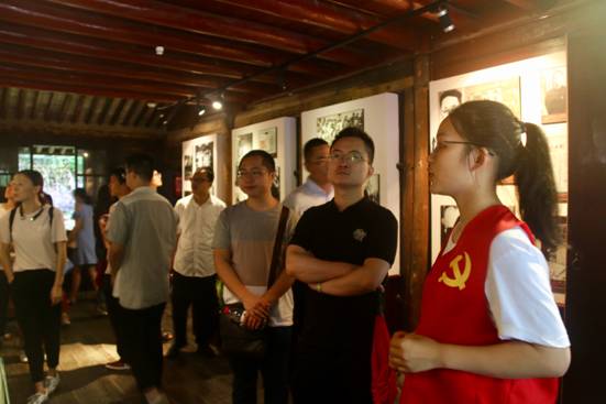 ”追寻革命印迹,情系红色鄞州“91论坛
寻迹小分队-故居讲解